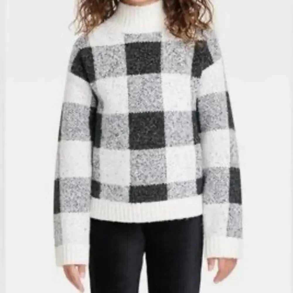 Cat & Jack Girls' Buffalo Plaid Mock Neck Sweater - Small